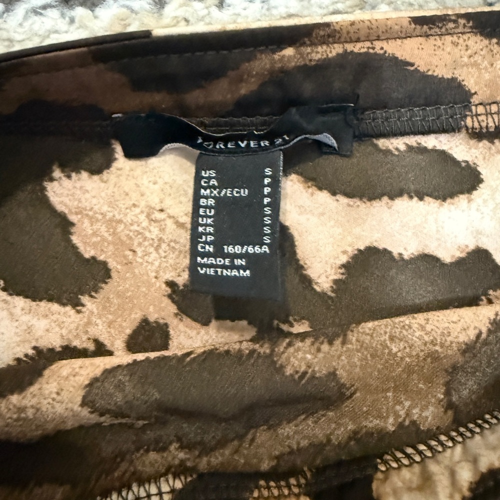 Forever 21 Leopard Print A-Line Skirt - Picture 3 of 4